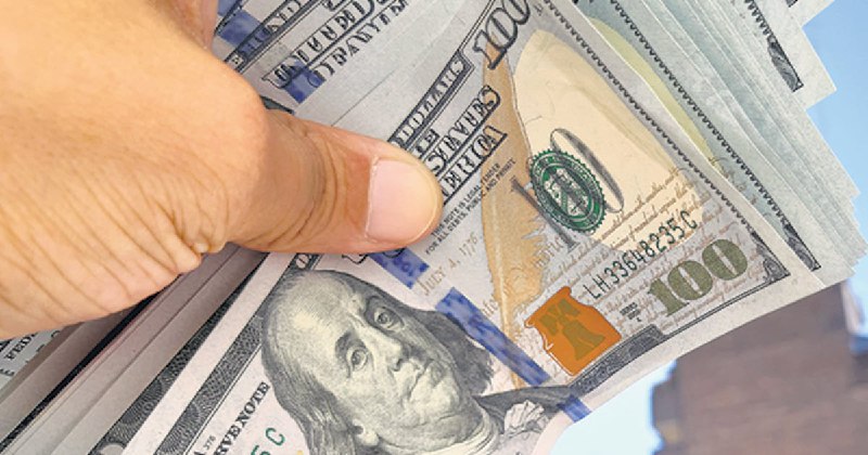 El Retorno a los Mercados: Caputo Lanza Emisión de Bonos para Refinanciar Deuda