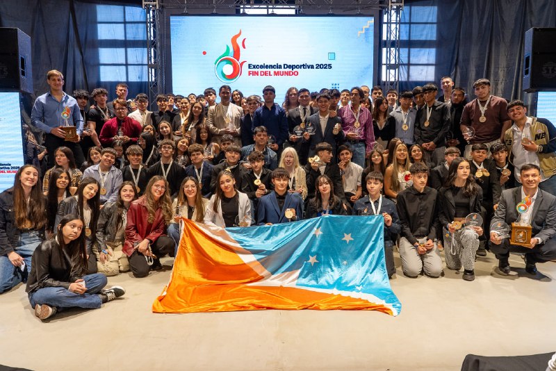 LA PROVINCIA RECONOCIÓ A SUS ATLETAS EN LA GALA A LA EXCELENCIA DEPORTIVA