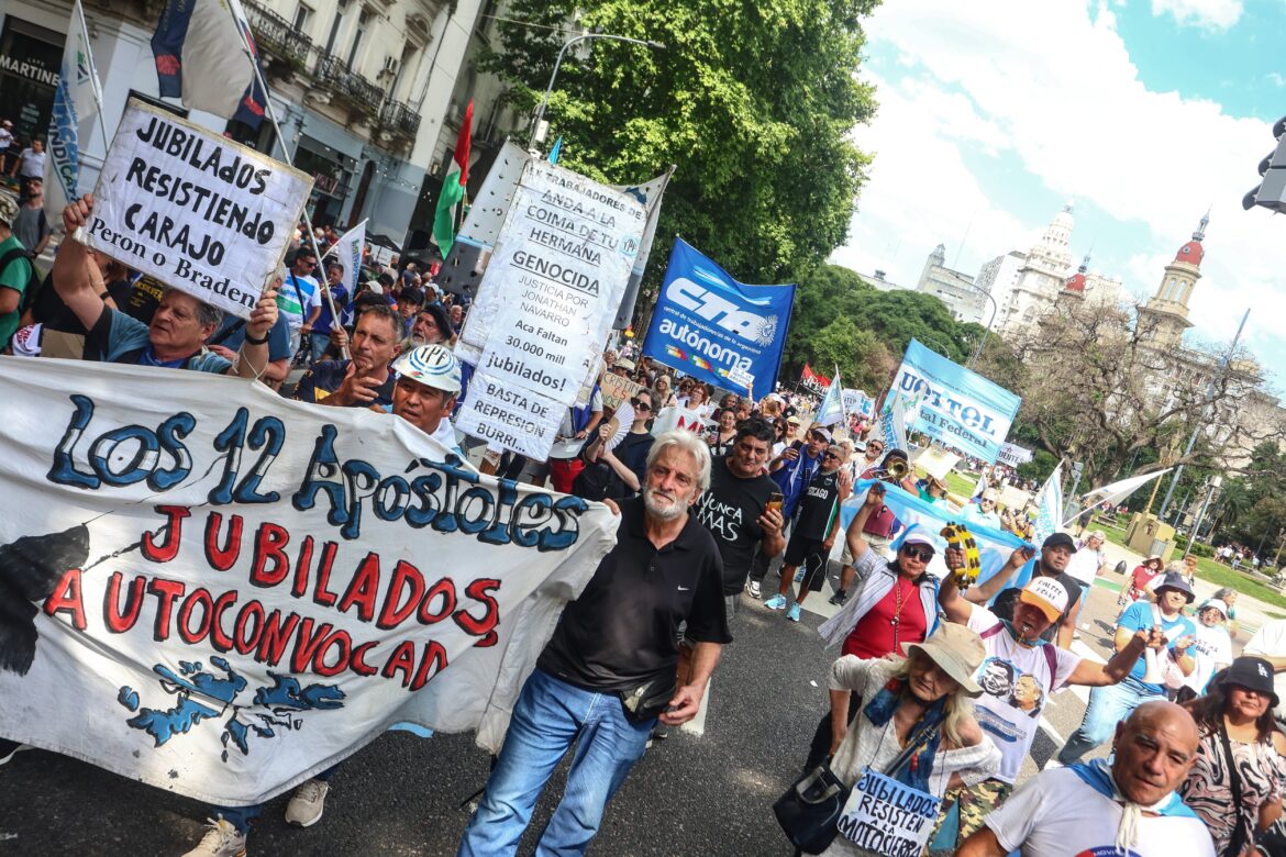Conflicto en las calles: Sindicatos y organizaciones sociales protestan contra la reforma laboral