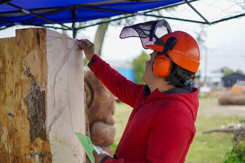 22° Fiesta Provincial de la Lenga Fueguina: se vive en Tolhuin el concurso de escultores y escultoras