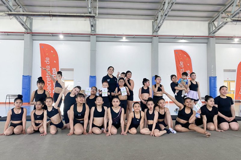 SE REALIZÓ LA MUESTRA DE FIN DE AÑO DE GIMNASIA RÍTMICA EN LA CASA DEL DEPORTE EN RÍO GRANDE