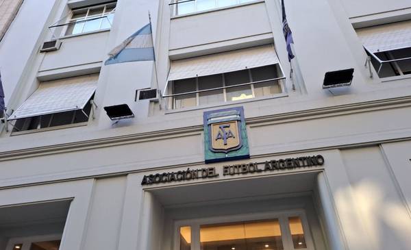 La Justicia allana la AFA y clubes en una compleja trama de lavado de dinero