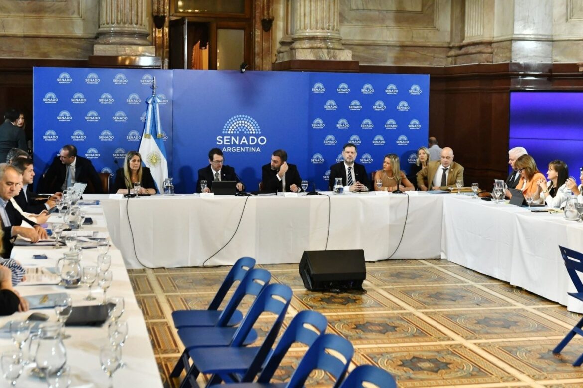 El Gobierno, encerrado en su propia trampa, intenta un último asalto para salvar el año legislativo