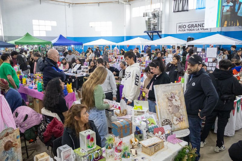 RÍO GRANDE ABRIÓ SU MERCADO NAVIDEÑO: 110 STANDS, PRECIOS POPULARES Y FUERTE PRESENCIA LOCAL