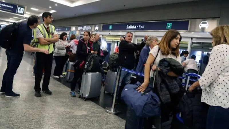 El Gobierno Impone una Tregua Laboral en el Control Aéreo Mientras Avanza con la Desregulación del Espacio Aéreo