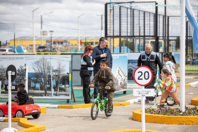 EL INTENDENTE ACOMPAÑÓ LA INAUGURACIÓN DEL NUEVO MINI PARQUE VIAL