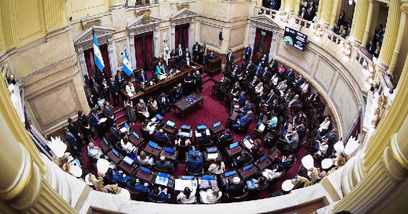 El Gobierno impone su primer Presupuesto de ajuste tras una sesión marcada por divisiones opositoras y acusaciones de presión