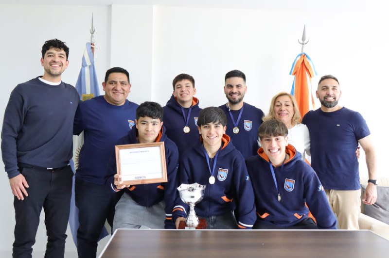 LA PROVINCIA RECONOCIÓ AL EQUIPO SUB-16 DE HOCKEY PISTA, FLAMANTE CAMPEÓN ARGENTINO