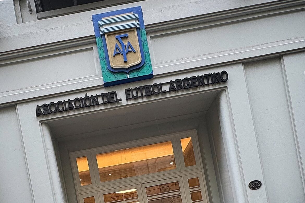 Una Cortina de Humo en el Área: El Gobierno Avanza sobre la AFA en Medio de la Batalla por la Reforma Laboral