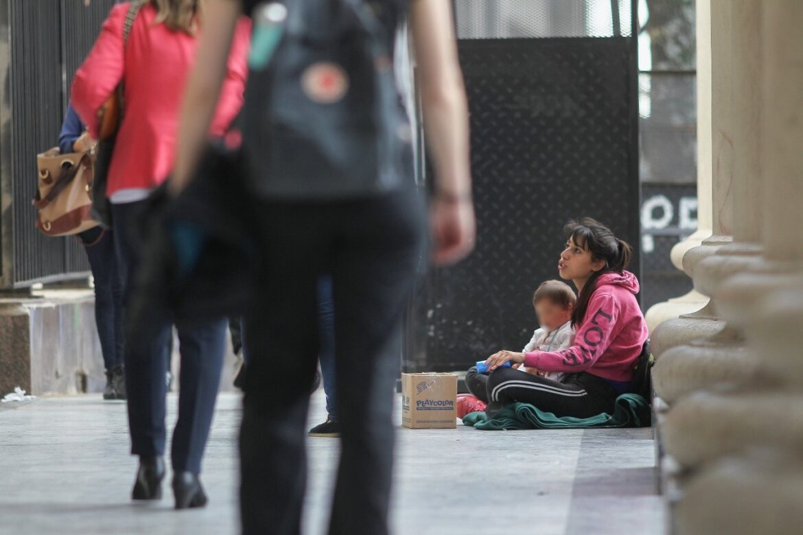 La democracia en el mercado: un proyecto que vacía de derechos y llena de incertidumbre