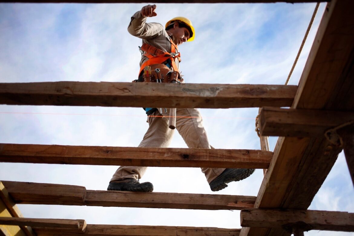 Un Torbellino Legislativo: El Gobierno Impulsa a Toda Marcha la Reforma Laboral en una Carrera Contra el Reloj