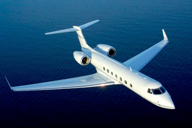 Desregulación en los cielos: aviones privados podrán volar sin planes de vuelo