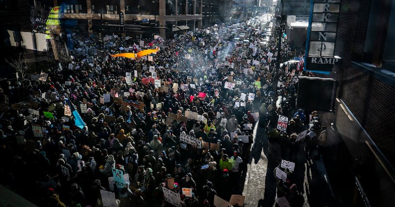La Fría Jornada de la Indignación: Minneapolis Se Levanta Contra las Redadas Migratorias