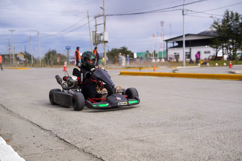Tolhuin vuelve a vibrar con el karting callejero junto a la APKU 2000