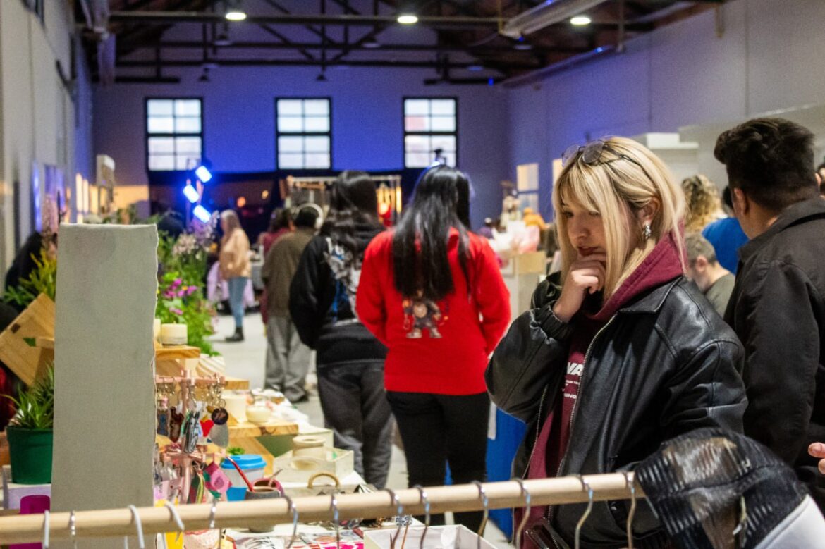 SE REALIZÓ UNA NUEVA EDICIÓN DE “FERIANTES DEL FIN DEL MUNDO” EN EL PASEO DEL MUELLE
