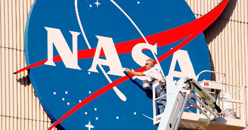 A Contraluz de la Austeridad: Un Satélite Argentino Viaja a la Luna en una Misión Histórica de la NASA