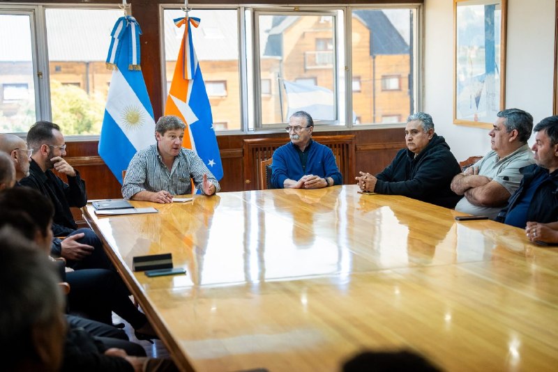 GOBERNADOR MELELLA SE REUNIÓ CON GREMIOS PORTUARIOS Y DETALLÓ LAS ACCIONES PARA REVERTIR LA INTERVENCIÓN DEL PUERTO DE USHUAIA