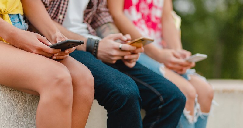 Francia Aprueba Ley que Restringe el Acceso a Redes Sociales para Menores de Quince Años