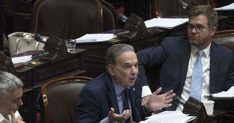 Peronismo Forja una Alianza Transversal con un Plan de Alivio para Familias Endeudadas