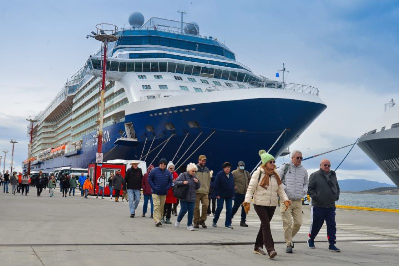 Arribó A Ushuaia El Crucero Celebrity Equinox, Uno De Los De Mayor Porte Que Opera En La Región Austral