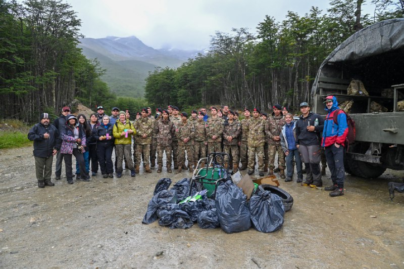 El Infuetur e Instituciones Locales Realizaron Una Jornada De Limpieza Y Mantenimiento En El Sendero A Laguna Esmeralda