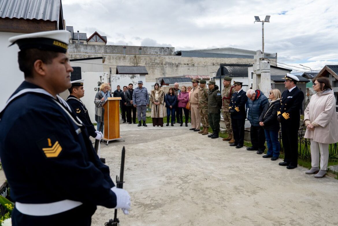 El Gobierno Provincial Conmemoró El 39° Aniversario Del Fallecimiento Del Gobernador Ernesto Manuel Campos