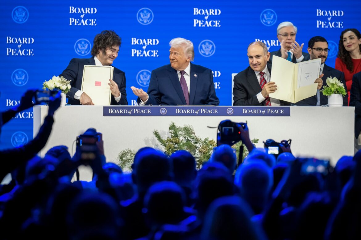 Gobierno se debate entre enviar al Congreso polémica adhesión a foro de Trump