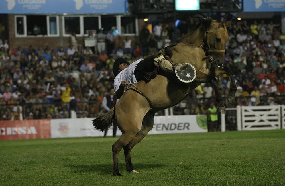 La Tempestad Desplaza la Apertura: Jesús María Pospone su Noche Inaugural