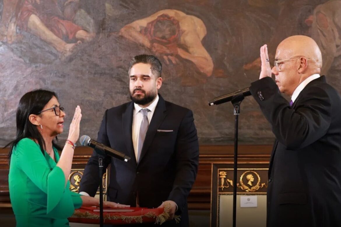Delcy Rodríguez Asume el Mando en Venezuela en un Contexto de Tensión y Especulaciones