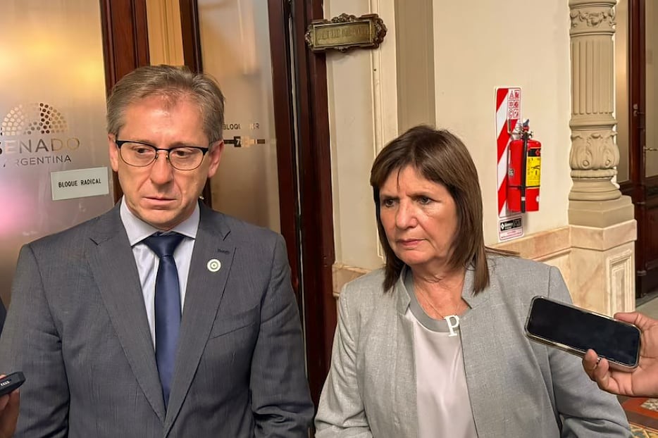 Bullrich Negocia la Reforma Laboral con Urgencia ante la Resistencia Peronista y la Tensión Fiscal Provincial