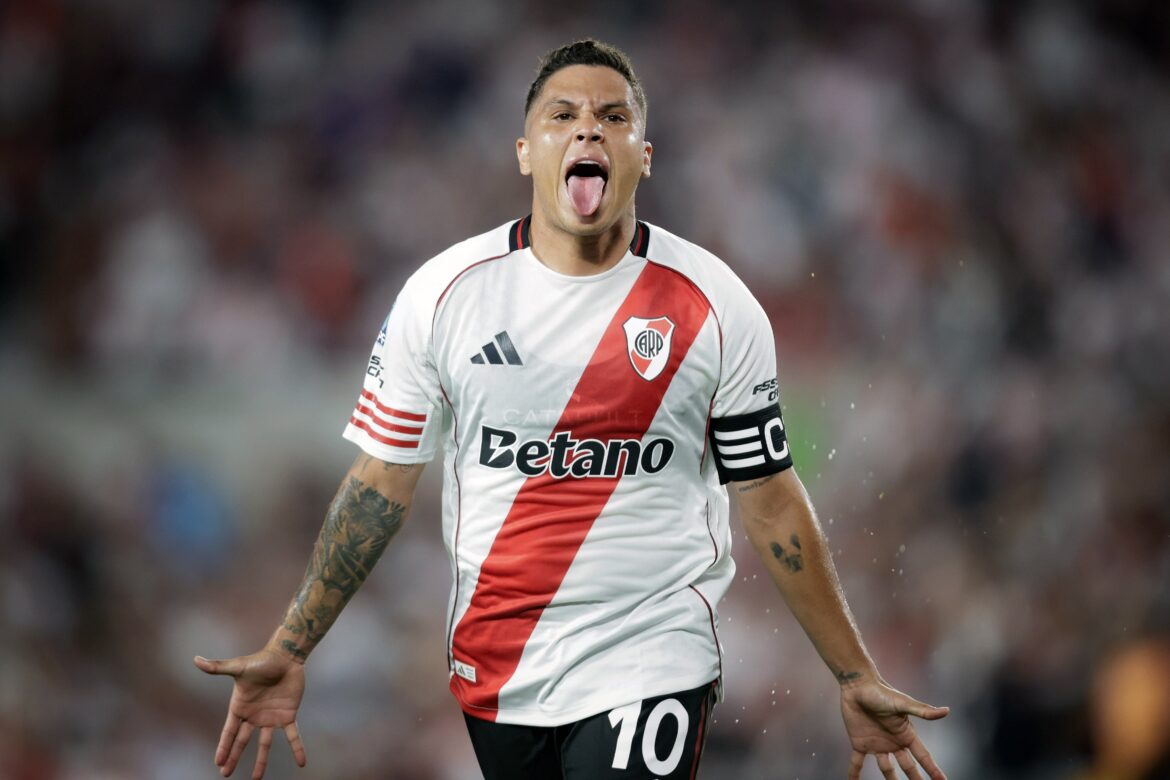 La Zurda de Quintero Ilumina la Noche del Monumental