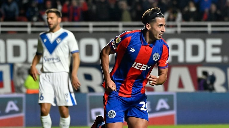 BOCA INTENSIFICA LA BÚSQUEDA DE UN DELANTERO TRAS DEFINIR SU ENTRENADOR