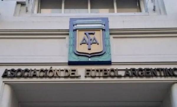 GUERRA TOTAL: EL FÚTBOL ARGENTINO AL BORDE DEL PARATE POR LA OFENSIVA JUDICIAL DEL GOBIERNO CONTRA LA AFA