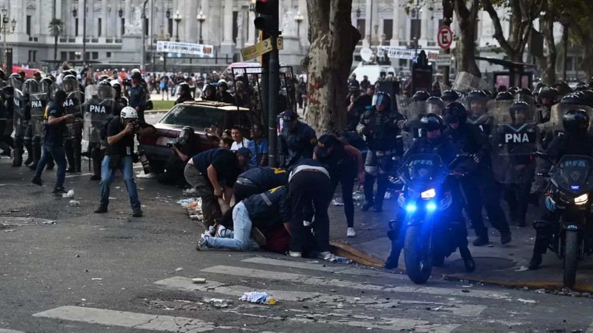 La protesta contra la reforma laboral dejó al menos 20 detenidos y una ola de denuncias por represión