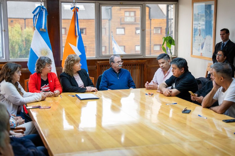 “EL ACUERDO GARANTIZA SALARIOS Y ESTABILIDAD PARA TODOS LOS TRABAJADORES PORTUARIOS”
