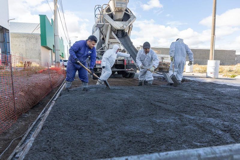 Río Grande consolida su red vial con un ambicioso plan de hormigonado