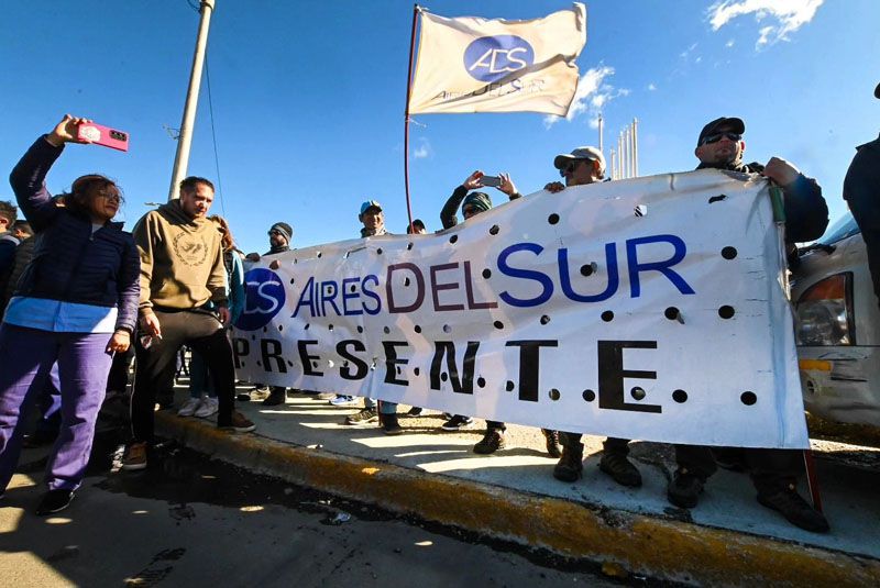 Ocupación obrera y suspensiones masivas sacuden el entramado industrial fueguino