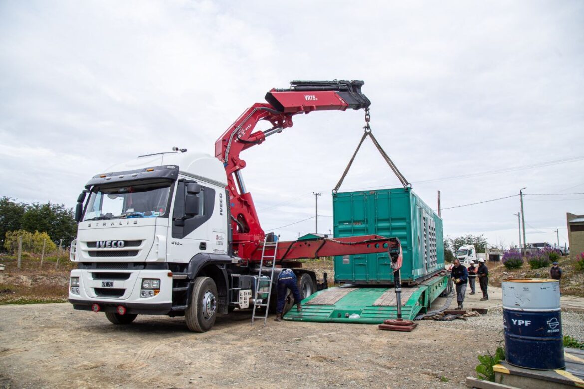 ARRIBÓ A LA USINA DE TOLHUIN EL EQUIPO GENERADOR QUE FUNCIONARÁ DE RESPALDO