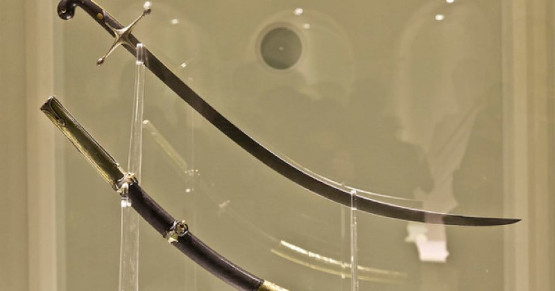 La reliquia nacional en la mira: Historiadores repudian el traslado del sable de San Martín