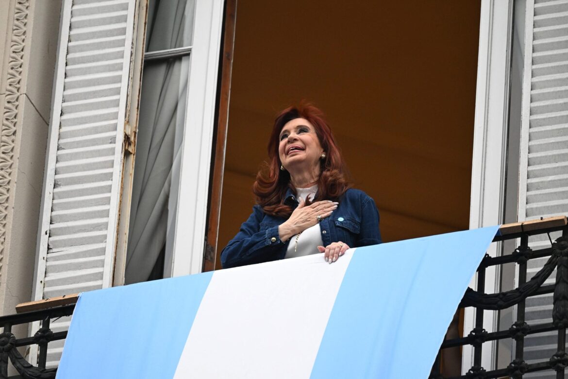 La Justicia ordena restituir la pensión a Cristina Kirchner y asesta un revés al ajuste del Gobierno
