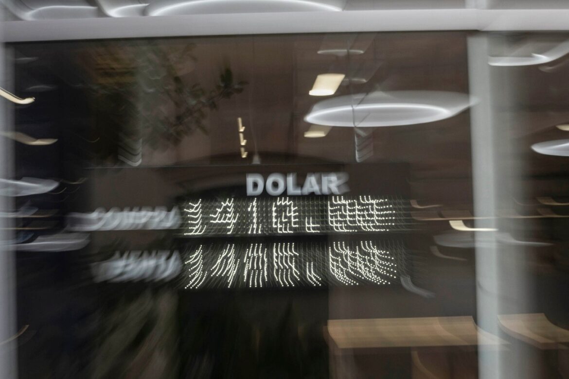 La Tormenta Perfecta: Ruido Político y Clima Externo Hunden los Activos Argentinos