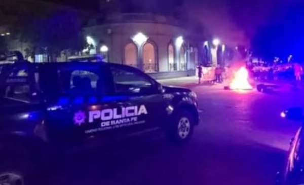 Nueva Protesta Policial Sacude Santa Fe: Reclamos Salariales y Operatividad en la Mira