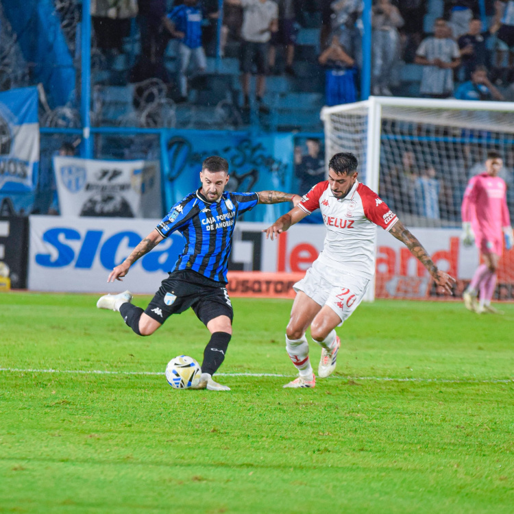 Igualdad Inextricable en el Cierre Sabatino: Atlético Tucumán y Huracán Dividen Honores