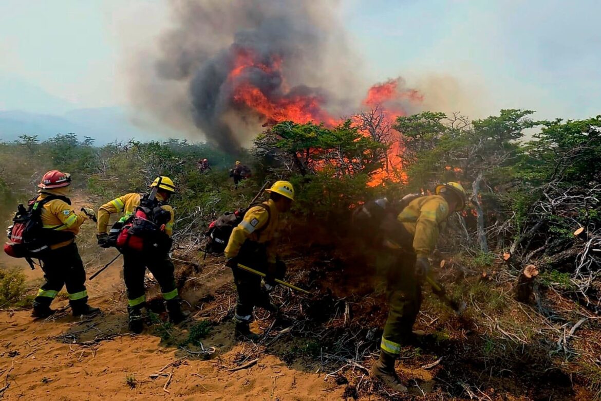 El Viento Aviva las Llamas: Una Crítica Situación Incendia Chubut y Amenaza a Comunidades Enteras