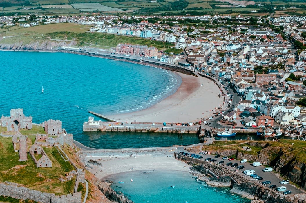 El tesoro del ministro en la guarida vikinga: Caputo resguarda su fortuna en un paraíso fiscal mientras exige sacrificios