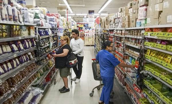 La inflación se empotró en el 2,9% durante febrero y enciende las alarmas de cara a un «marzo caliente»