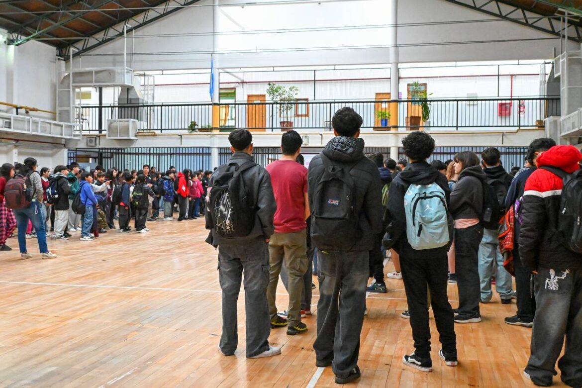 Cultura presentó su oferta de talleres a estudiantes de Tolhuin
