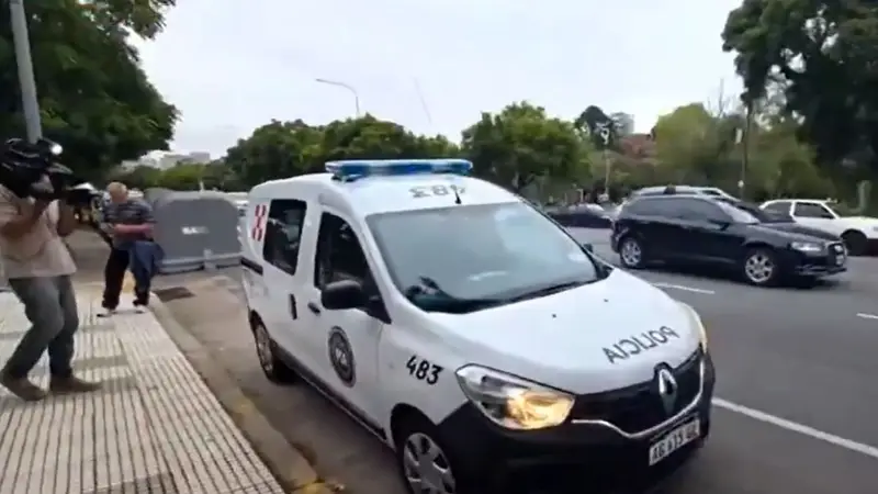 La PSA irrumpió en la TV Pública respaldada por una orden judicial en el marco de la investigación por los viajes de Adorni a Punta del Este