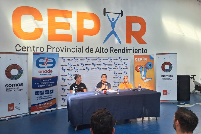 EL GOBIERNO PROVINCIAL FIRMÓ UN ACUERDO CON ENADE PARA FORTALECER LA CAPACITACIÓN DEPORTIVA EN TIERRA DEL FUEGO