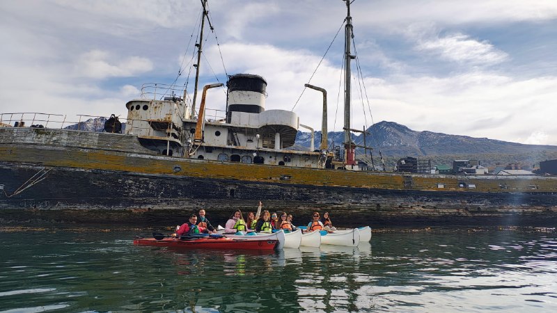 EXITOSA JORNADA DE KAYAK POR EL MES DE LA MUJER EN USHUAIA
